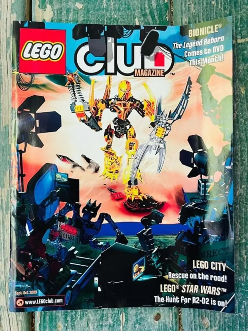 Lot of 4 Lego Magazines (2 Brickmaster/1 Lego Club/1 Bionicle) Early 2000's